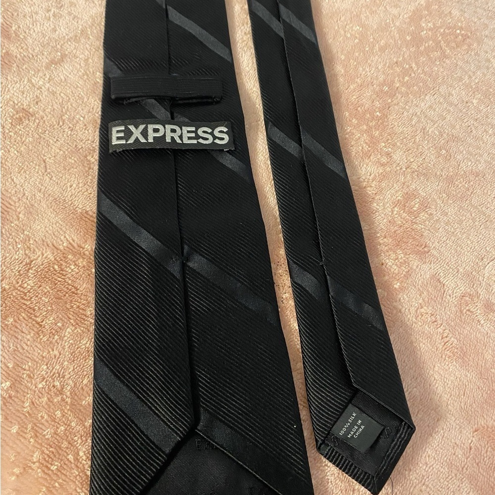 Express Elegant Black Striped Tie - Picture 4 of 5